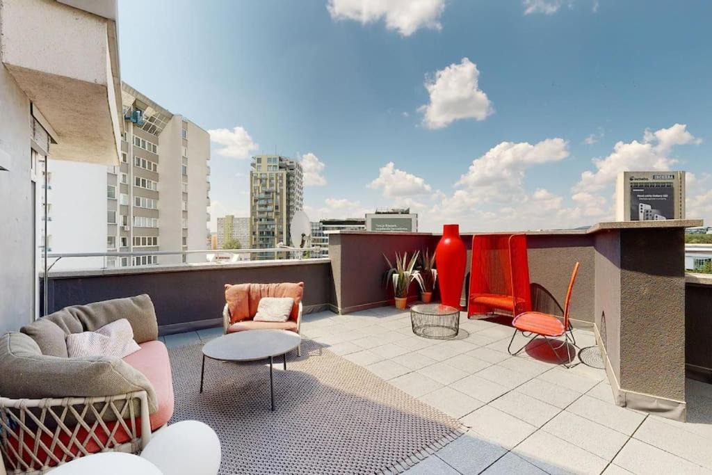 Апартаменти Stylovy Loft S Ohromnou Terasou Братислава Екстер'єр фото